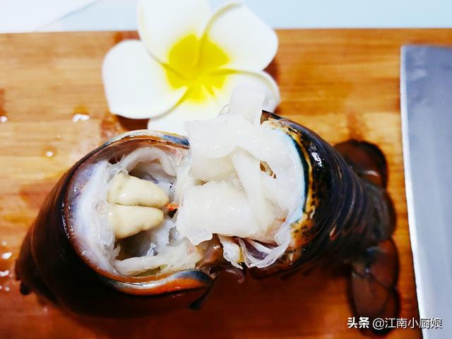 大龙虾蒸多长时间，清蒸波士顿大龙虾蒸多少分钟（小伙1500元买了只龙虾）
