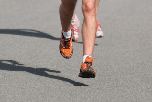 正确的跑步姿势，正确跑步姿势和标准跑姿（正确的跑步姿势你Get了吗）