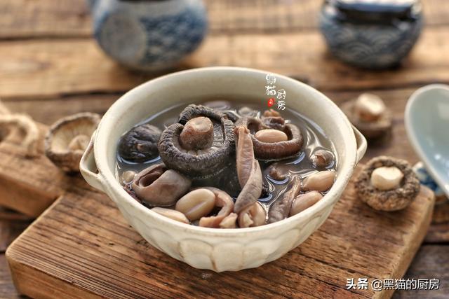 猪肚最简单的煲汤，汤色奶白营养味美