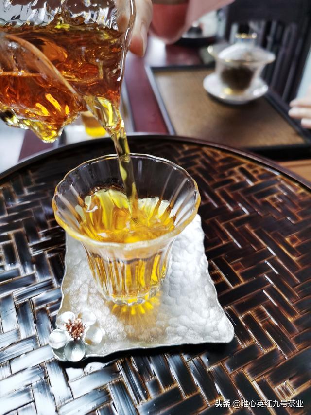 红茶的正确冲泡方法，红茶的正确冲泡方法步骤（该如何冲泡一杯好喝的红茶）