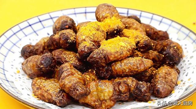春天，這蟲子抓緊吃，高營養高蛋白，一斤100元，咬一口嘎嘣脆 熱愛美食 第13张