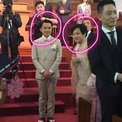七夕送什么礼物好明星过情人节！林心如收口罩花，王祖蓝三口合体，杨紫被塞