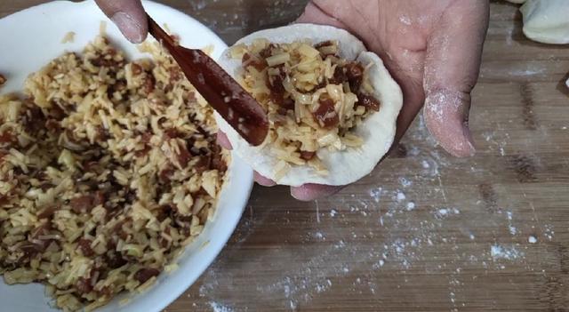 这才是发面饼最好吃的做法，发面饼带馅的做法