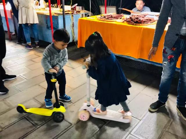 西双版纳江边夜市，西双版纳最火爆的夜市（到西双版纳一定要知道的五件事）