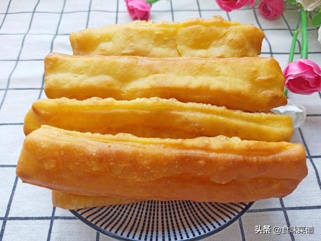 家中最简单炸油条方法，怎样炸油条又脆又酥又好吃简单
