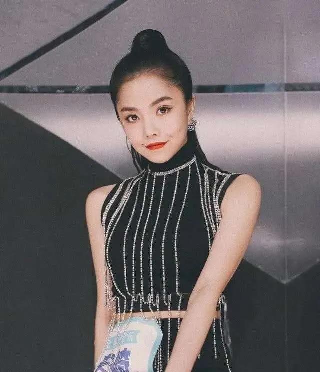 少年感十足的lisa，男女通吃的人间芭比