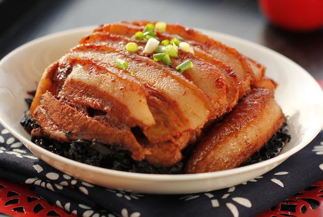 梅菜扣肉的家常做法正宗，梅菜扣肉正宗的家庭做法（这才是正宗梅菜扣肉的做法）