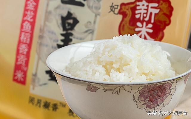 蚕豆怎样炒才最好吃，饭店大厨教我一招