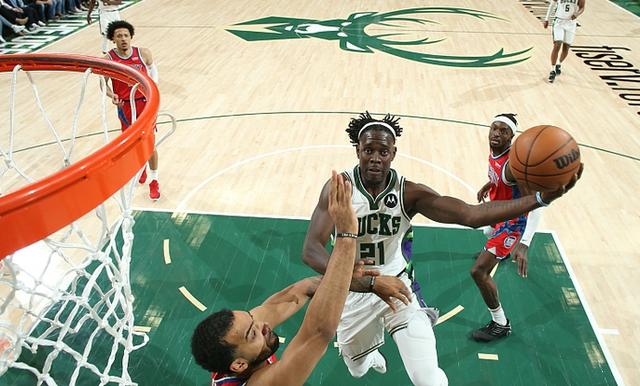 勇士今天比赛结果，nba勇士队今年战绩（库里39+8+8勇士逆转终结鹈鹕5连胜重回西部第六）