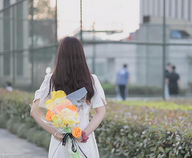 女生送女生生日礼物送什么好,大学毕业送女生什么礼物好呢
