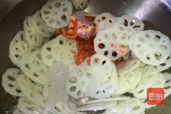 怎样炒藕不变色，怎么炒莲藕才不会变黑（莲藕脆爽可口不发黑）