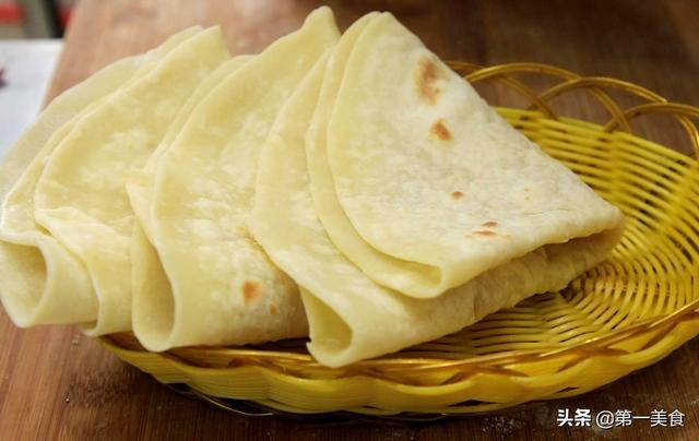 河南烙馍的做法最正宗的做法，薄皮透亮口感劲道十足