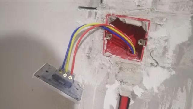 装修后的插座怎么安装，装修教你如何自己安装室内插座