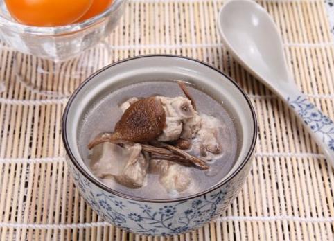 茶树菇可以炖排骨汤，这样做不要太鲜哦