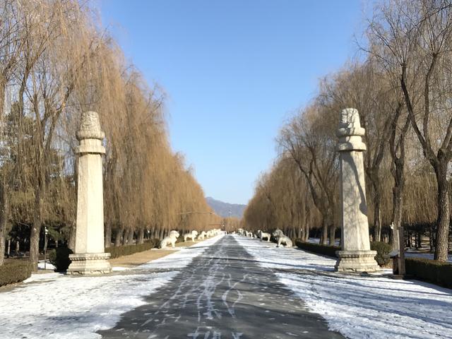 明十三陵在哪里，北京明十三陵指的是哪两座陵墓（明十三陵在哪里）