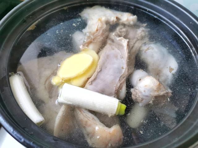 羊肉汤怎么去膻味，羊肉汤怎么煮不膻又香又好喝