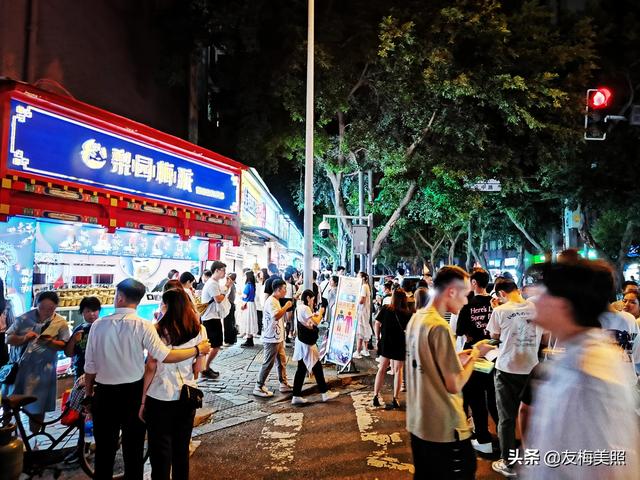 成都小吃街哪里最正宗，成都最有特色的小吃街在哪里