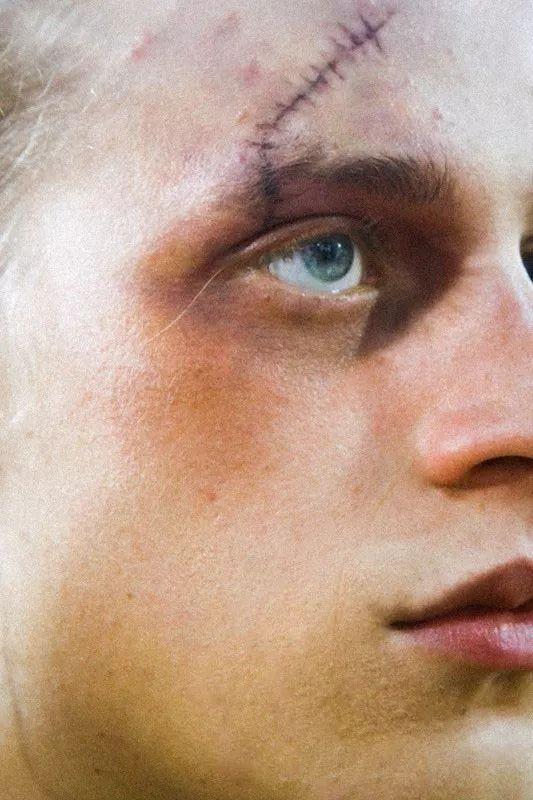 最近流行的断眉，差一口气就火的断眉