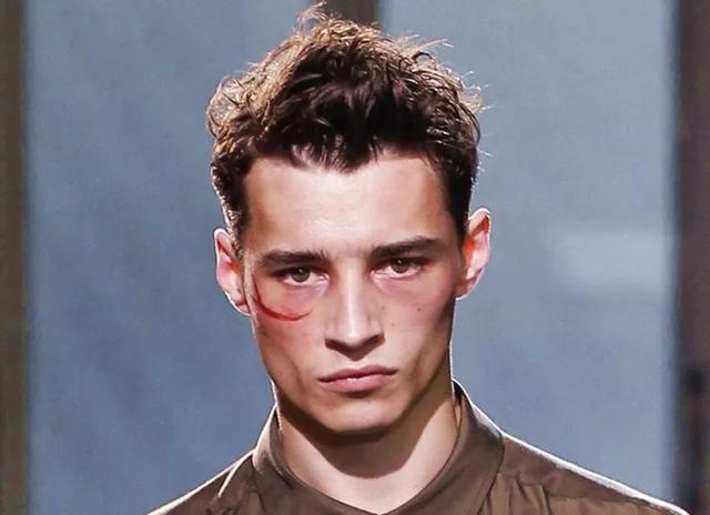 最近流行的断眉，差一口气就火的断眉