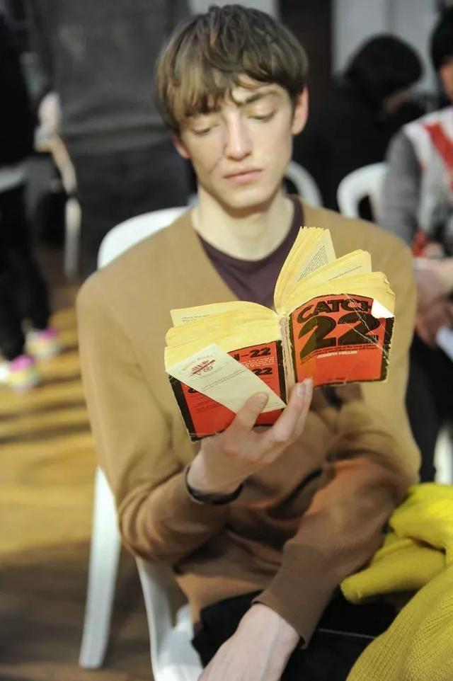 最近流行的断眉，差一口气就火的断眉