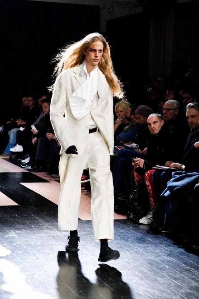 最近流行的断眉，差一口气就火的断眉