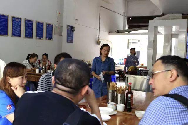 越南小卷粉做法教学，广西北海美食“越南卷粉”制作简单