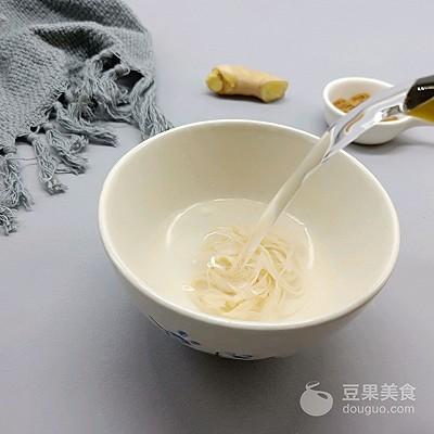 自制烤肠的做法，烤肠的配料（整个操作流程全展示）