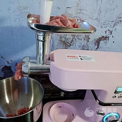 自制烤肠的做法，烤肠的配料（整个操作流程全展示）