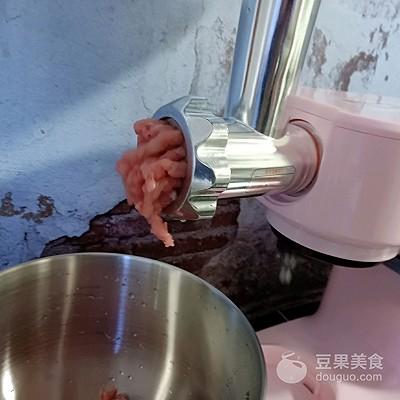 自制烤肠的做法，烤肠的配料（整个操作流程全展示）