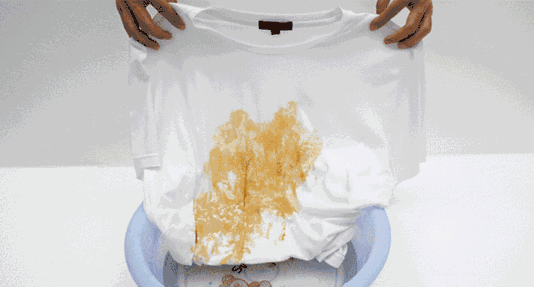 洗衣服弄脏了怎么洗，只需最简单的材料清洗