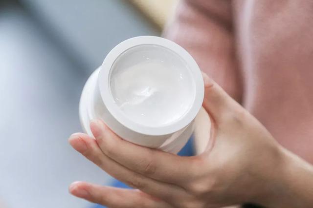 使用素颜霜不用隔离，不用卸的素颜霜