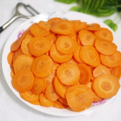 怎么炒胡萝卜片简单，营养丰富的胡萝卜片