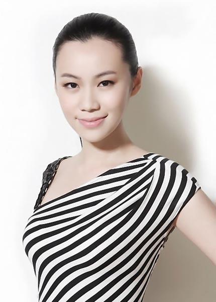樊少皇长女多大，五官精致混血感十足