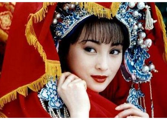 琼瑶真实情史曝光，爱上老师自杀3次