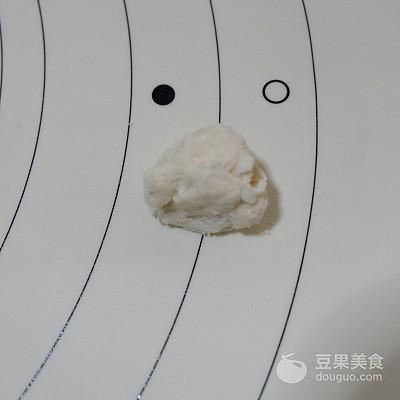 卡通小熊馒头的做法，卡通小黄人馒头的做法