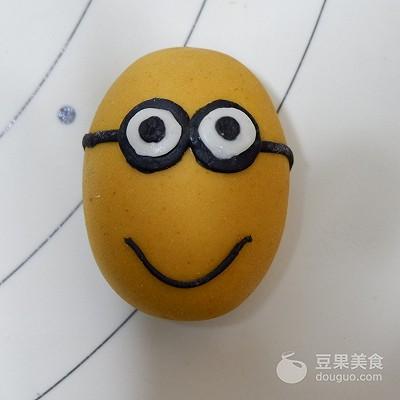 卡通小熊馒头的做法，卡通小黄人馒头的做法
