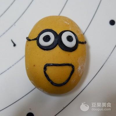 卡通小熊馒头的做法，卡通小黄人馒头的做法