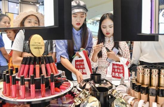 三亚高档游艇码头，三亚游艇之都进行时