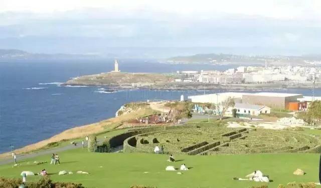 朴信惠玄彬对视的眼神，玄彬朴信惠灿烈的新剧可是在板鸭取景哦