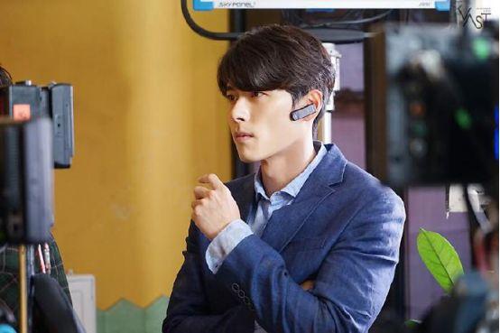 朴信惠玄彬对视的眼神，玄彬朴信惠灿烈的新剧可是在板鸭取景哦