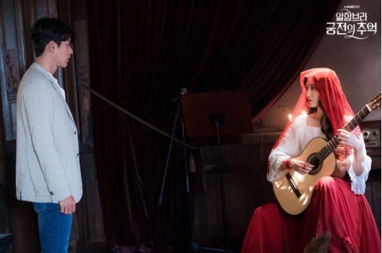 朴信惠玄彬对视的眼神，玄彬朴信惠灿烈的新剧可是在板鸭取景哦