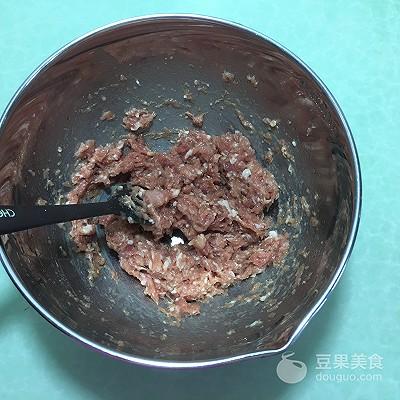 灌汤小笼包制作方法，许多人爱吃的灌汤包