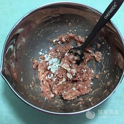 灌汤小笼包制作方法，许多人爱吃的灌汤包