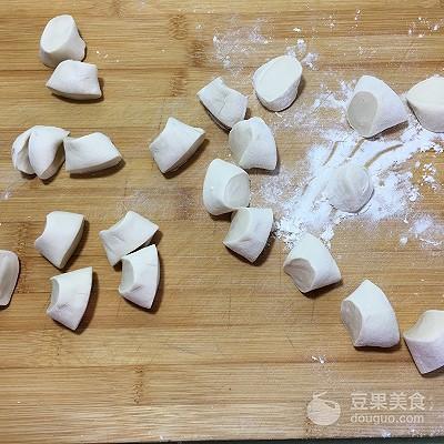 灌汤小笼包制作方法，许多人爱吃的灌汤包
