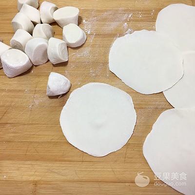 灌汤小笼包制作方法，许多人爱吃的灌汤包