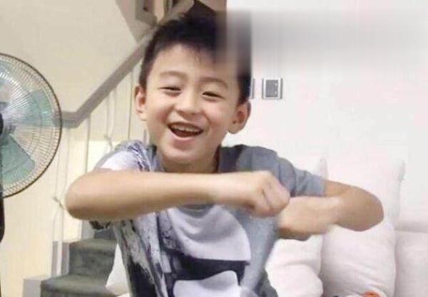 谢霆锋谢振轩近况，11岁身高已经接近张柏芝