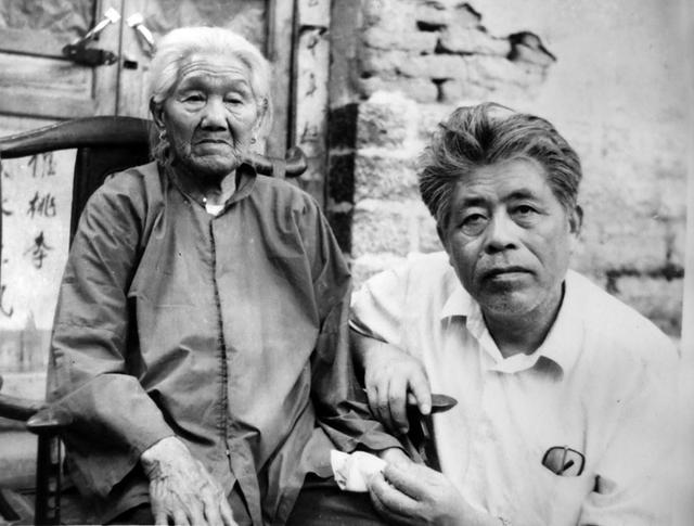 年轻的沂蒙红嫂张淑珍，王换于和她的儿女们