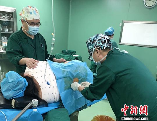 肥胖孕妇 剖腹产(肥胖孕妇剖腹会更疼吗)