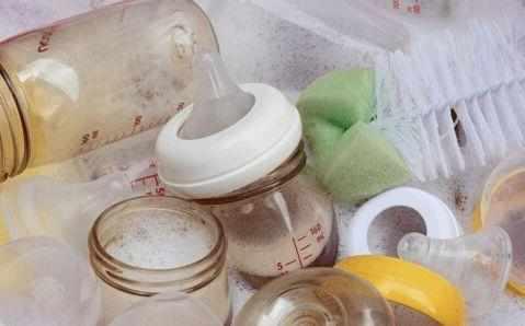 每次洗奶瓶是否都要用奶瓶清洁剂，竟不知道这个法子才是最好的