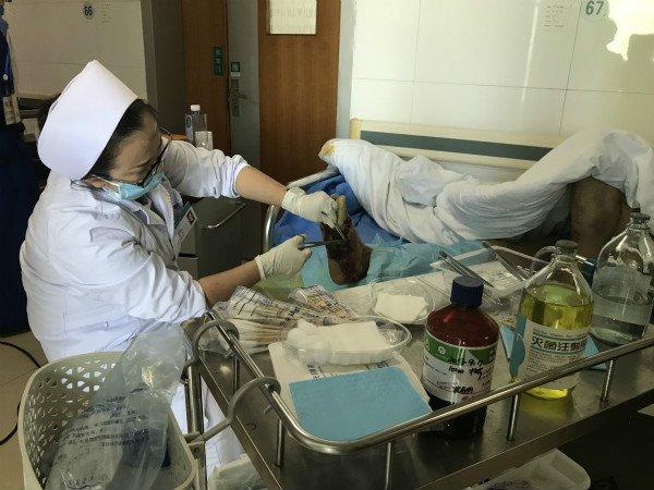 糖尿病眼发脓(糖尿病人眼睛红肿发炎怎么治)